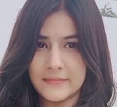 Roaming on the road with girlfriend's dead body, she was strangled with charger wire