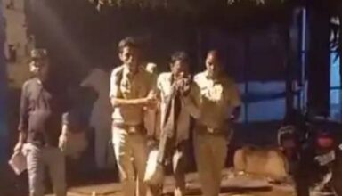 Encounter between police and dacoits, two dacoits injured, main kingpin absconding taking advantage of darkness