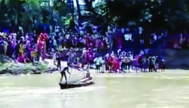 Big news: Boat filled with 30 school going children drowns in river