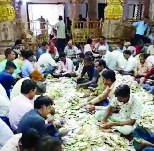 An amount of seven crores was taken out of the storehouse of Sanvara Seth, gold and silver are yet to be weighed.