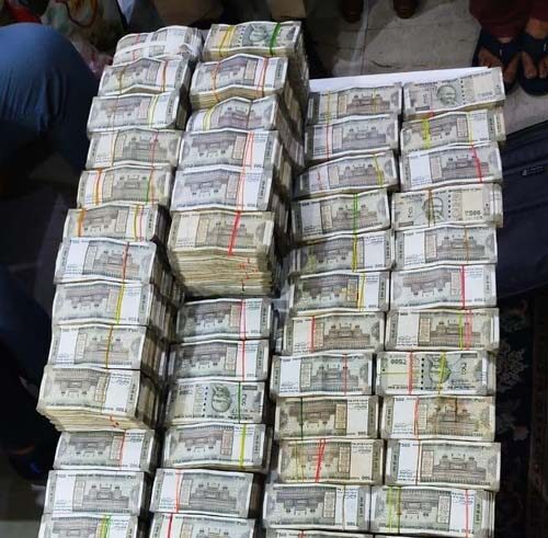Railway officer trapped, raid recovered Rs 2.61 crore cash