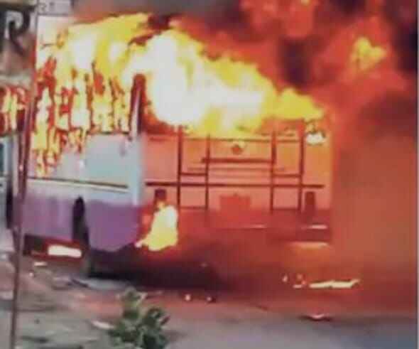 Sudden fire broke out in a moving bus near Kodamdesar, all passengers safe