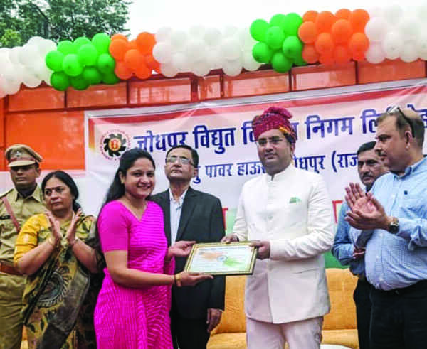 CA Sharda Vyas honored for her excellent work