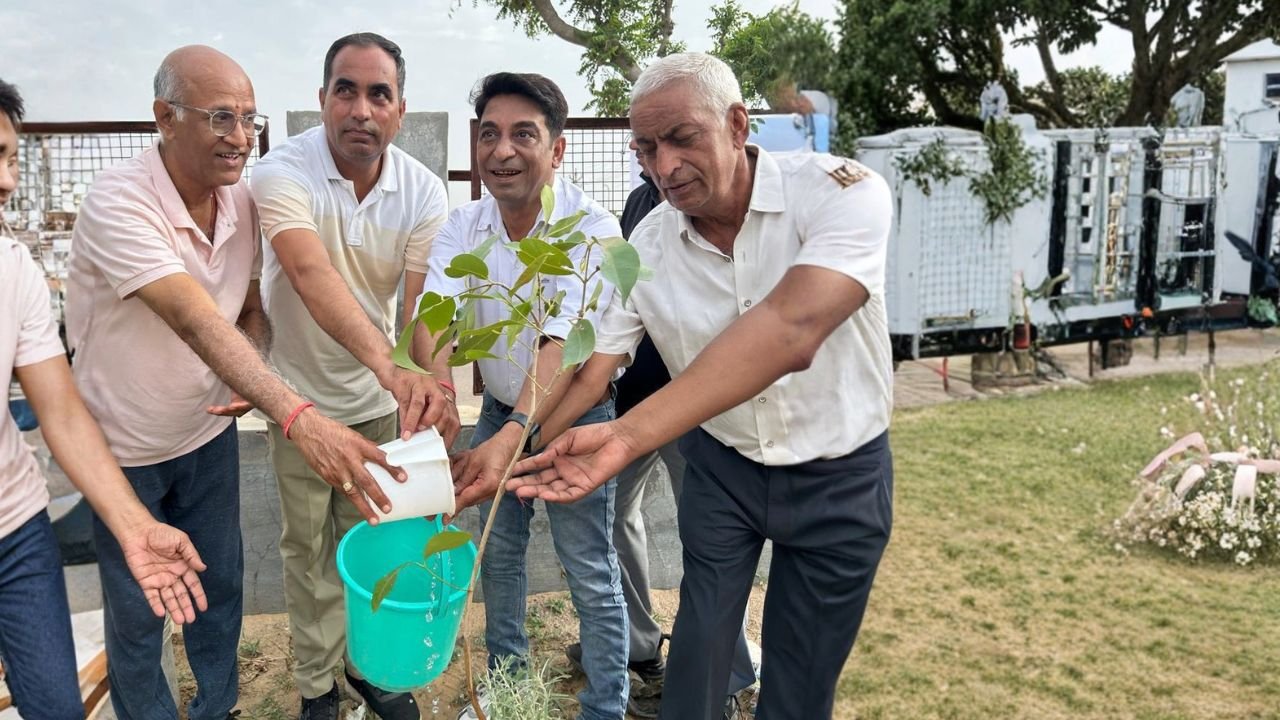 जीएसटी दिवस पर केंद्रीय जीएसटी विभाग ने किया वृक्षारोपण, पर्यावरण संरक्षण का दिया संदेश