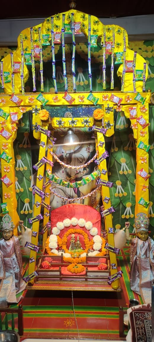 बड़ा गोपालजी मंदिर में श्रद्धा और भक्ति के साथ मनाया जा रहा झूलोत्सव