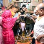 रत्नेश्वर महादेव मंदिर में हुआ सहस्त्र घट अभिषेक, भजनों पर झूम उठे श्रद्धालु