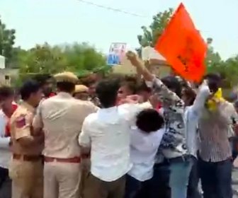 छात्रसंघ चुनाव बहाली की मांग तेज: डूंगर कॉलेज के बाहर ABVP का प्रदर्शन, सड़क जाम, पुलिस ने कई छात्रों को लिया हिरासत में