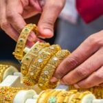 सोने में गिरावट, चांदी फिर हुई महंगी, दिसंबर तक बढ़ सकते हैं दाम