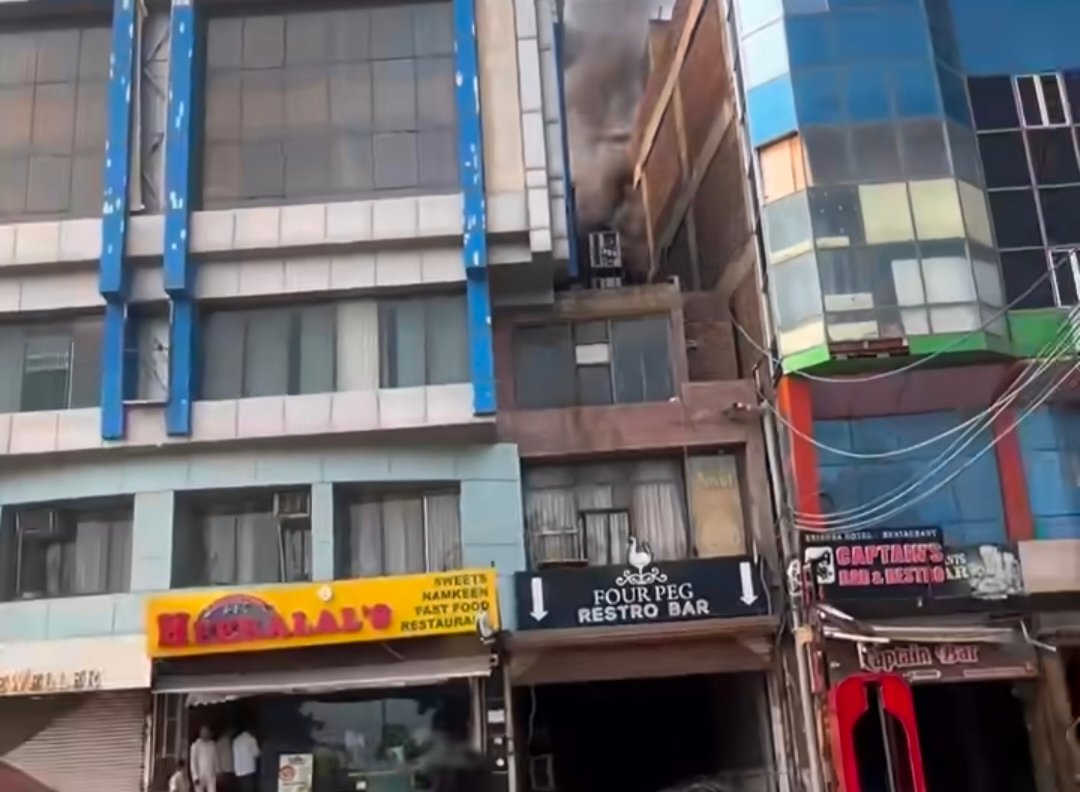 हीरालाल मॉल में लगी आग, चिमनी से उठी लपटों पर दमकल ने पाया काबू
