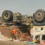 नींद की झपकी बनी हादसे की वजह, POP से भरा ट्रेलर सड़क किनारे पलटा, चालक घायल