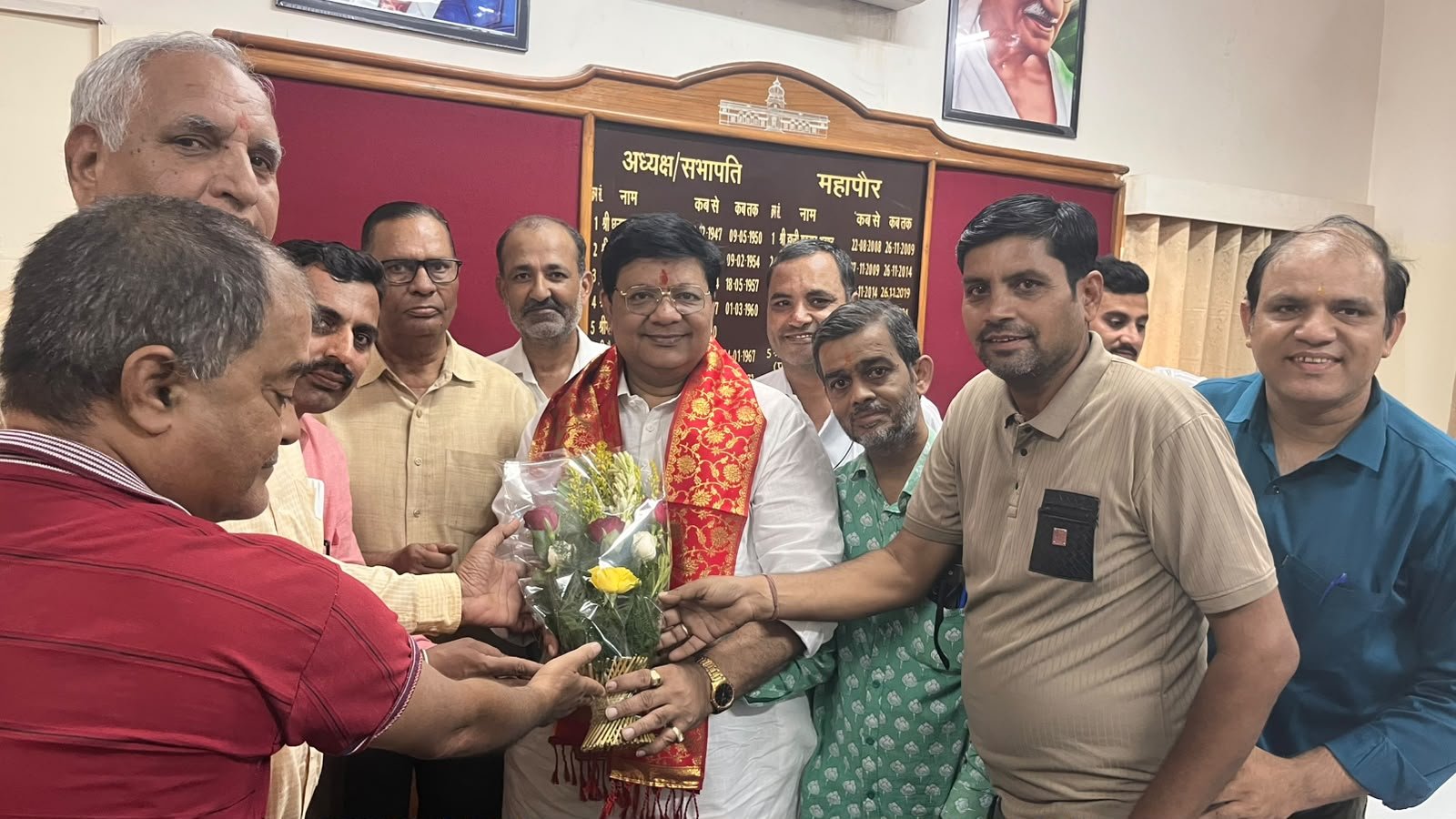 एम.डी. वी. सेलिब्रिटी ग्रुप मुरलीधर व्यास नगर द्वारा महापौर अनिल कल्ला का स्वागत